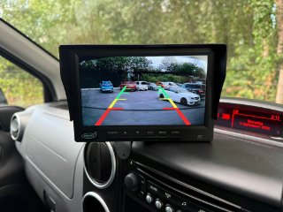 /photos/11433/52107173-185a-2379-851e-78e6bd462a88_i320x240.jpg
